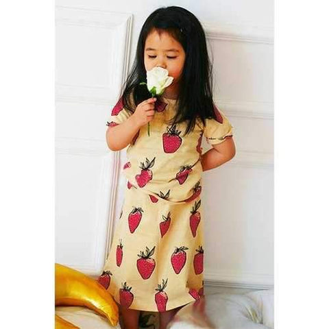 Stylish Short Sleeve Strawberry Print T-Shirt + Skirt Twinset For Girl - Deep Yellow 100